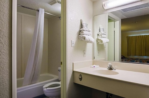 Motel 6-Barstow CA - image 4