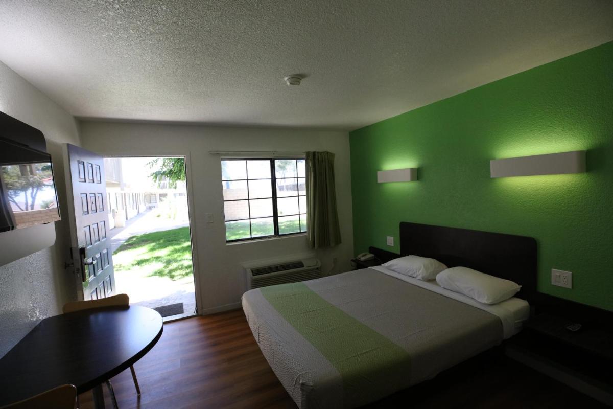 Motel 6-Barstow CA - image 6