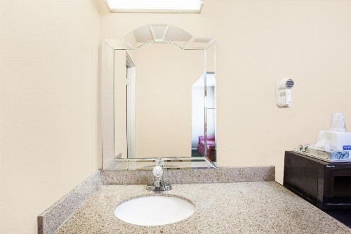 Travelodge by Wyndham Barstow - image 17