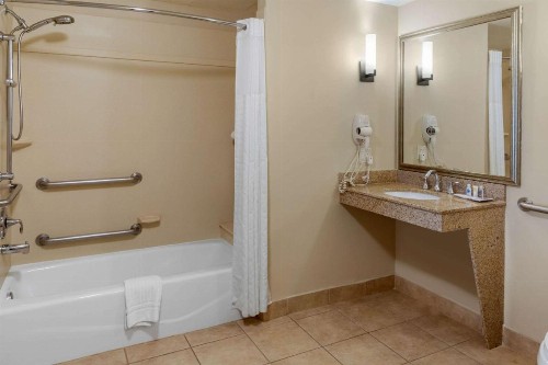 Comfort Suites Barstow near I-15 - image 28