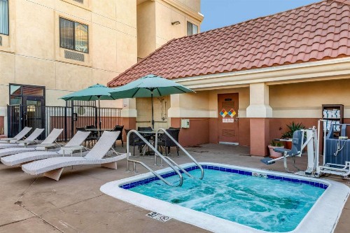 Comfort Suites Barstow near I-15 - image 9