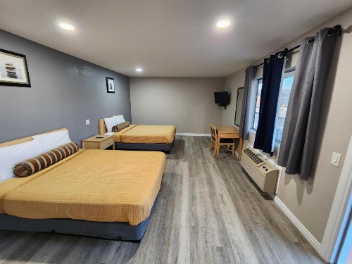 Stardust Inn - image 44