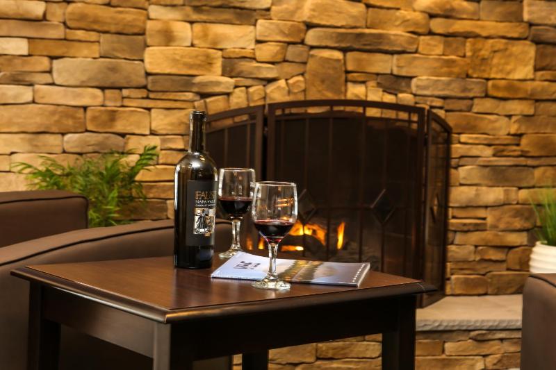 Golden Apple Inn - image 7
