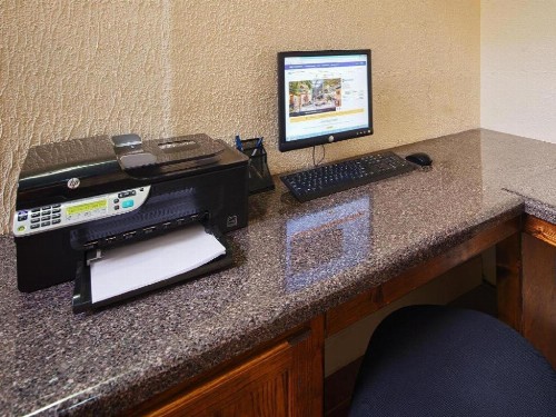 Baton Rouge Hotel - image 8
