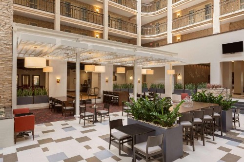 Embassy Suites Baton Rouge - image 16
