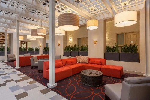 Embassy Suites Baton Rouge - image 19