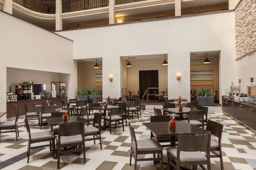 Embassy Suites Baton Rouge - image 24