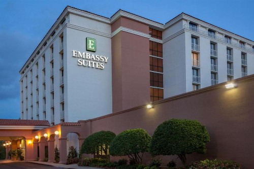 Embassy Suites Baton Rouge - image 3