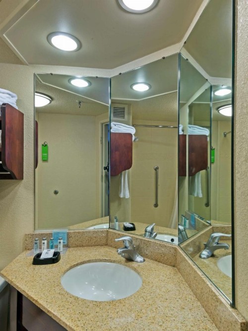 Hampton Inn I-10 & College Drive - image 17