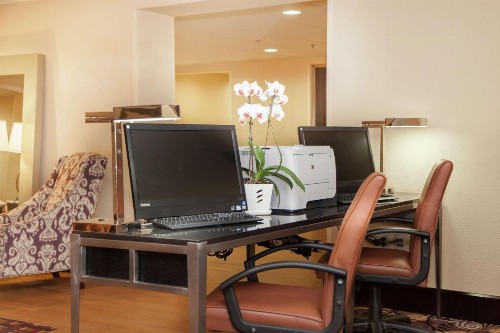 Hampton Inn I-10 & College Drive - image 23