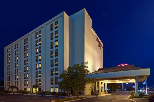 Hampton Inn I-10 & College Drive - image 3