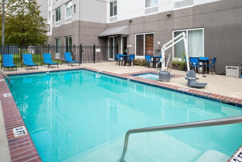 Hilton Garden Inn Baton Rouge Airport - image 9