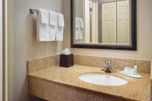 Courtyard by Marriott Baton Rouge Acadian Centre/LSU Area - image 13