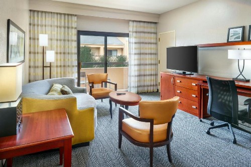 Courtyard by Marriott Baton Rouge Acadian Centre/LSU Area - image 2