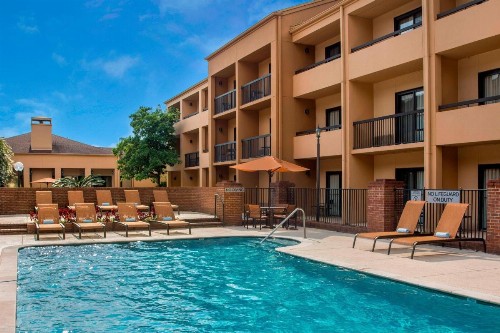 Courtyard by Marriott Baton Rouge Acadian Centre/LSU Area - image 3