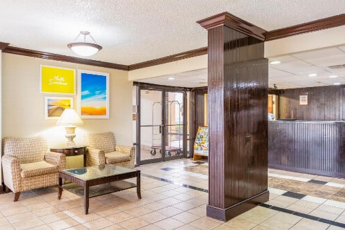 OYO Hotel Baton Rouge Mid City - image 10