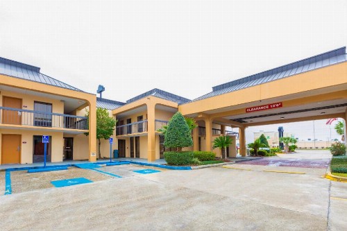 OYO Hotel Baton Rouge Mid City - image 19