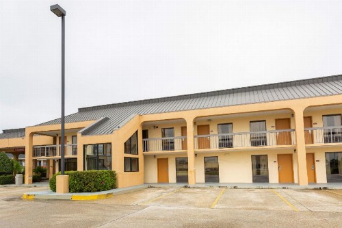 OYO Hotel Baton Rouge Mid City - image 20