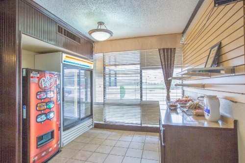 OYO Hotel Baton Rouge Mid City - image 29