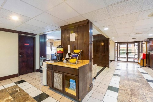OYO Hotel Baton Rouge Mid City - image 9
