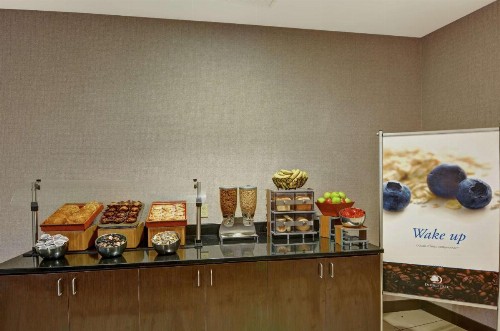 DoubleTree by Hilton Baton Rouge - image 11