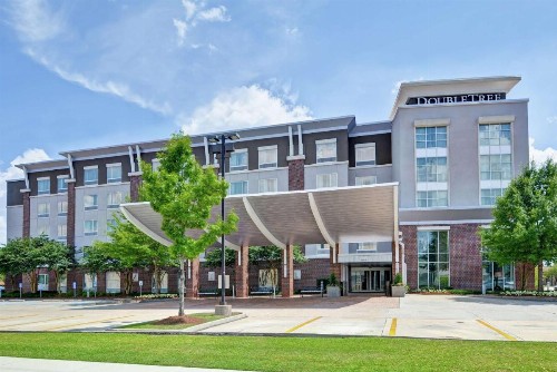 DoubleTree by Hilton Baton Rouge - image 2