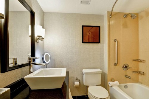 DoubleTree by Hilton Baton Rouge - image 25