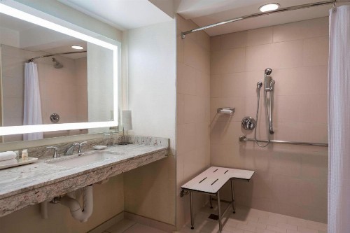 Renaissance Baton Rouge Hotel - image 26