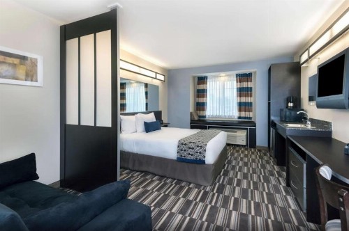 Microtel Inn and Suites Baton Rouge Airport - image 21