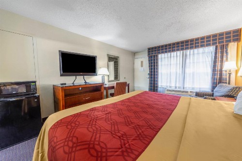 Econo Lodge Baton Rouge - image 11