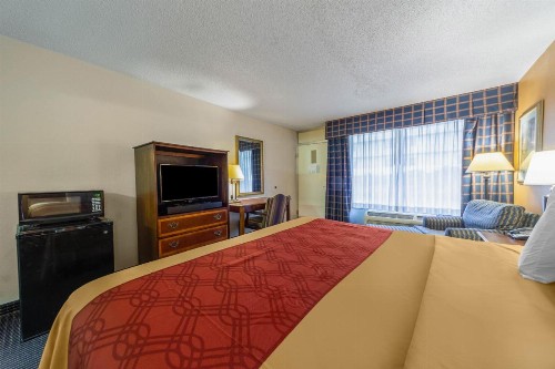 Econo Lodge Baton Rouge - image 6