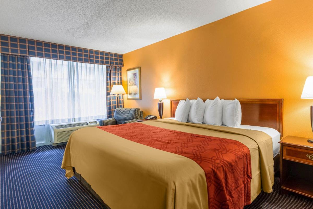 Econo Lodge Baton Rouge - image 7