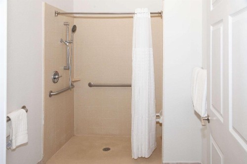 Wyndham Garden Baton Rouge - image 8