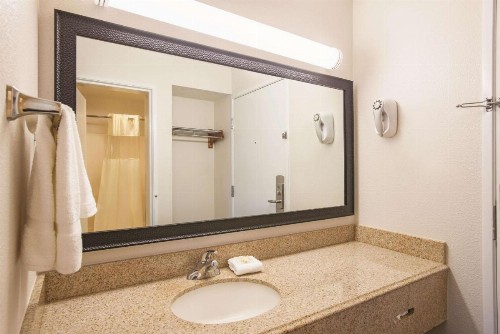 La Quinta by Wyndham Baton Rouge Siegen Lane - image 32
