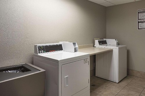 La Quinta by Wyndham Baton Rouge Siegen Lane - image 33