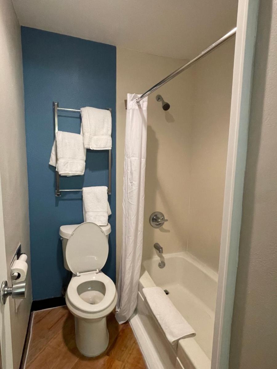 La Quinta by Wyndham Baton Rouge Siegen Lane - image 4