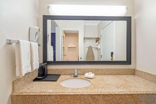 La Quinta by Wyndham Baton Rouge Siegen Lane - image 45
