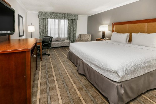 Richmond Inn & Suites Trademark Collection by Wyndham - image 7