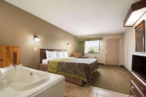 Super 8 by Wyndham Baton Rouge/I-12 - image 6