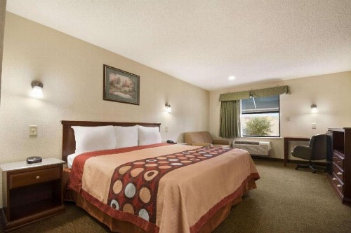 Super 8 by Wyndham Baton Rouge/I-12 - image 10