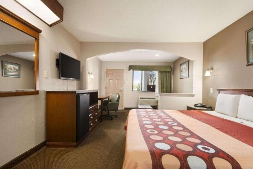 Super 8 by Wyndham Baton Rouge/I-12 - image 12