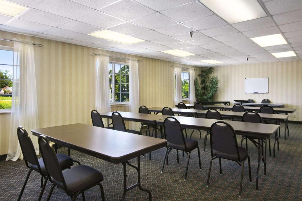 Microtel Inn & Suites By Wyndham Baton Rouge - image 5