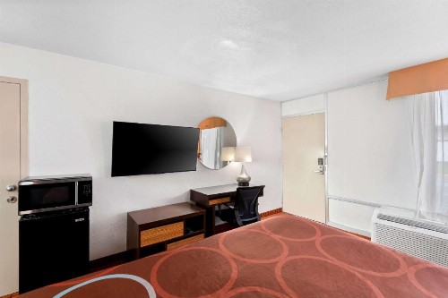 Super 8 by Wyndham Baton Rouge/I-10 - image 15