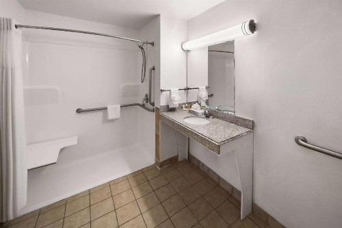 Super 8 by Wyndham Baton Rouge/I-10 - image 26