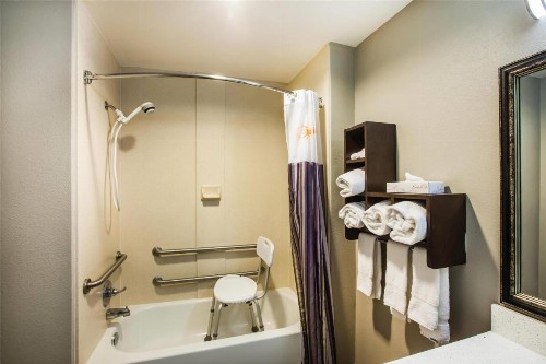 La Quinta by Wyndham Baton Rouge Denham Springs - image 14