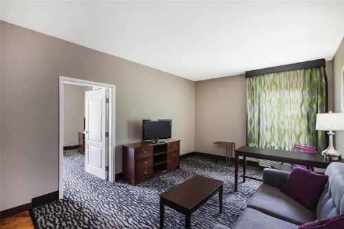 La Quinta by Wyndham Baton Rouge Denham Springs - image 21