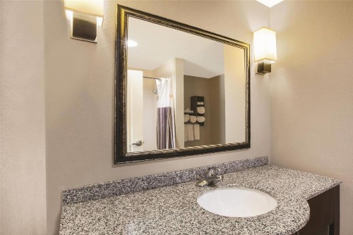 La Quinta by Wyndham Baton Rouge Denham Springs - image 26