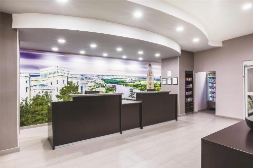 La Quinta by Wyndham Baton Rouge Denham Springs - image 3