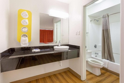 Motel 6 Baton Rouge Southeast - image 4