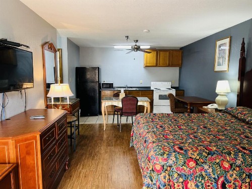 The Shades Motel - image 15